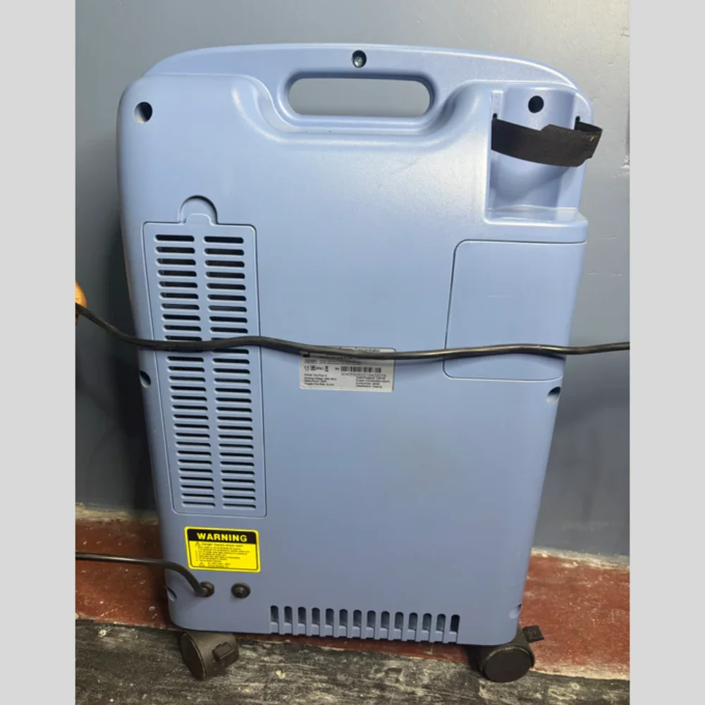 Philips EverFlo 5 LPM Oxygen Concentrator Philips EverFlo 5 LPM Oxygen Concentrator – Quiet, Compact & Reliable - Image 1